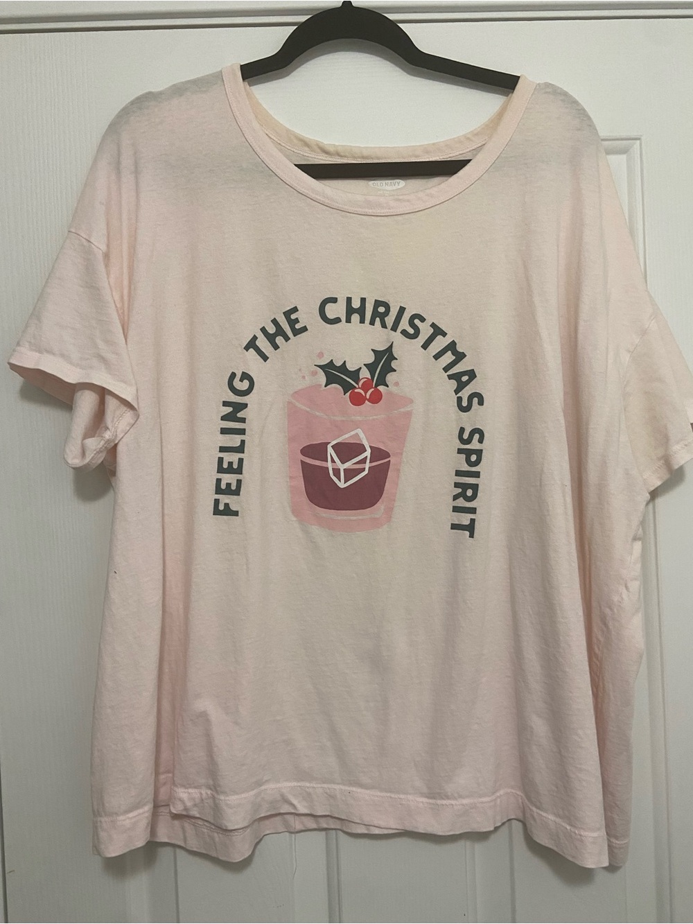 Old Navy Women’s XXL Light Pink "Feeling the Christmas Spirit" Graphic Tee